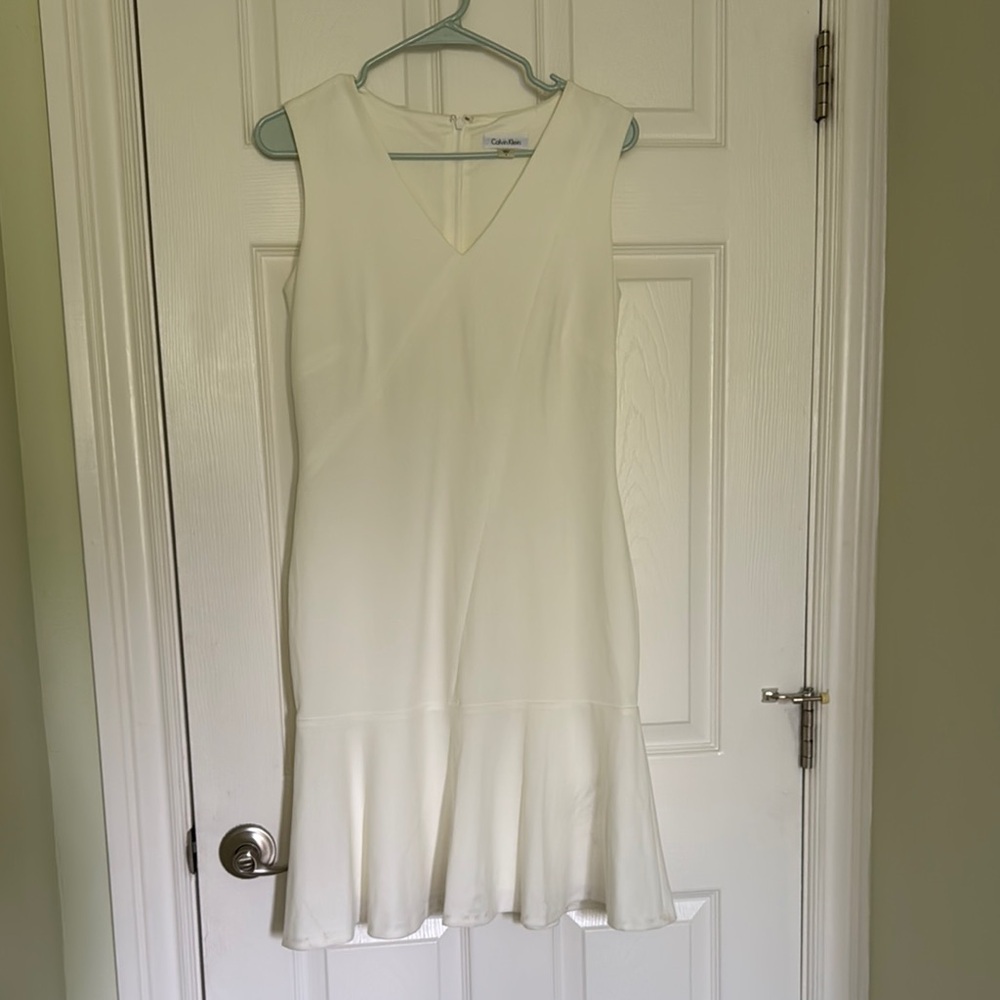 Calvin Klein White Sleeveless V-Neck Sheath Dress